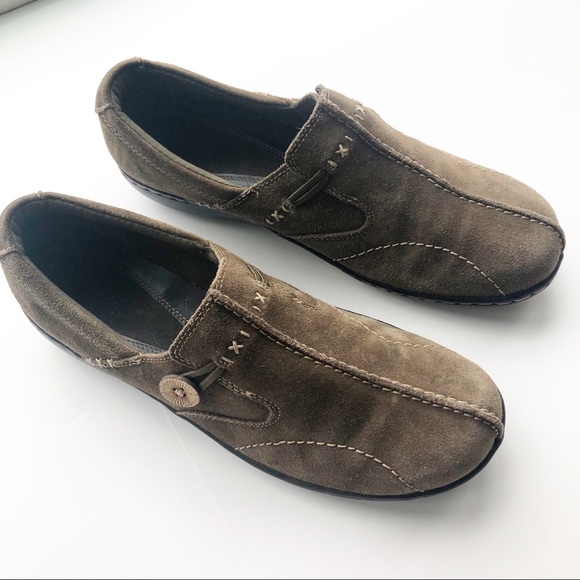 Women Clark’s Un Loop Shoes - Picture 2 of 8